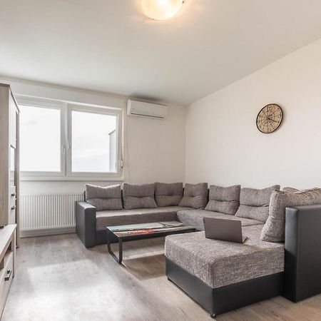 Cosy Apartment Hugo Osijek Extérieur photo