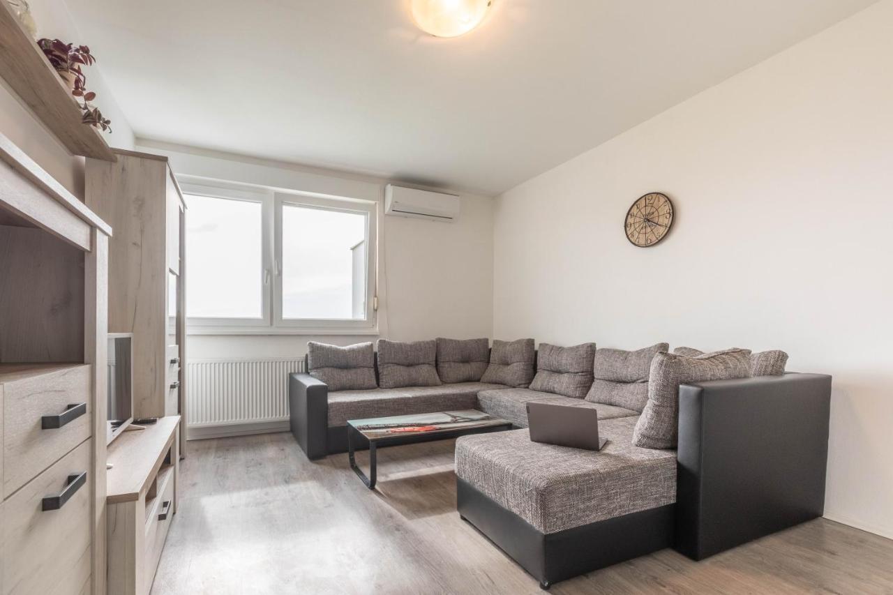 Cosy Apartment Hugo Osijek Extérieur photo